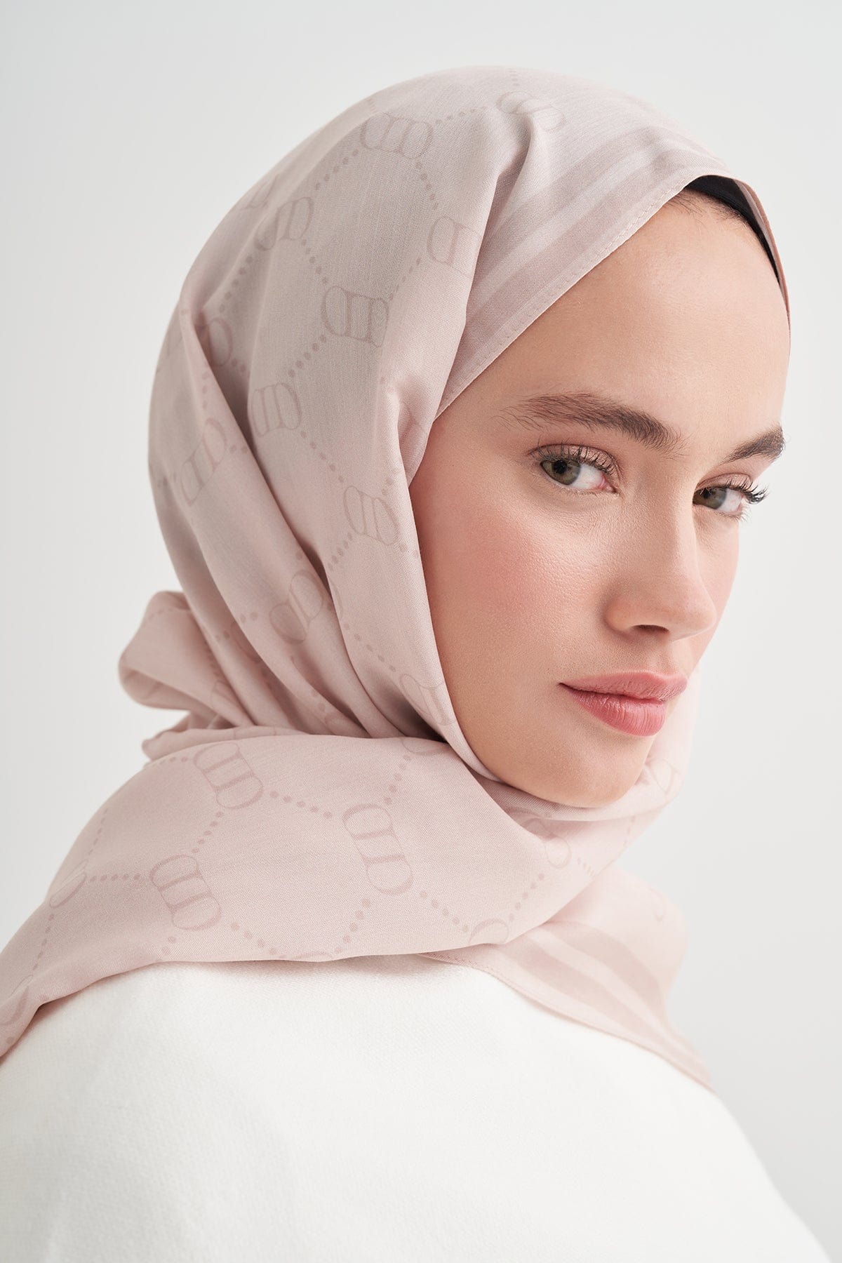 grace-monogram-viscose-scarf-cream-3953.jpg