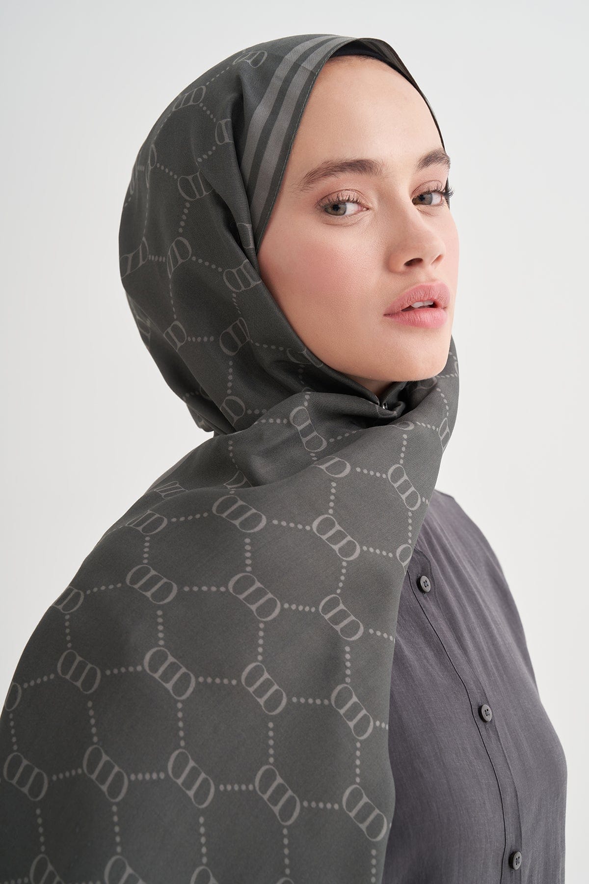 grace-monogram-viscose-scarf-dark-gray-3969.jpg