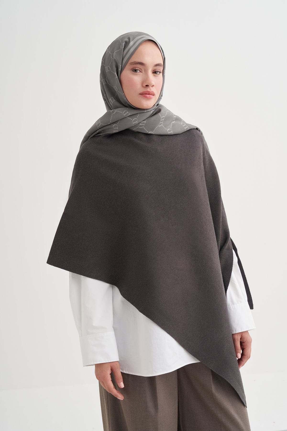 grace-monogram-viscose-scarf-gray-3964.jpg