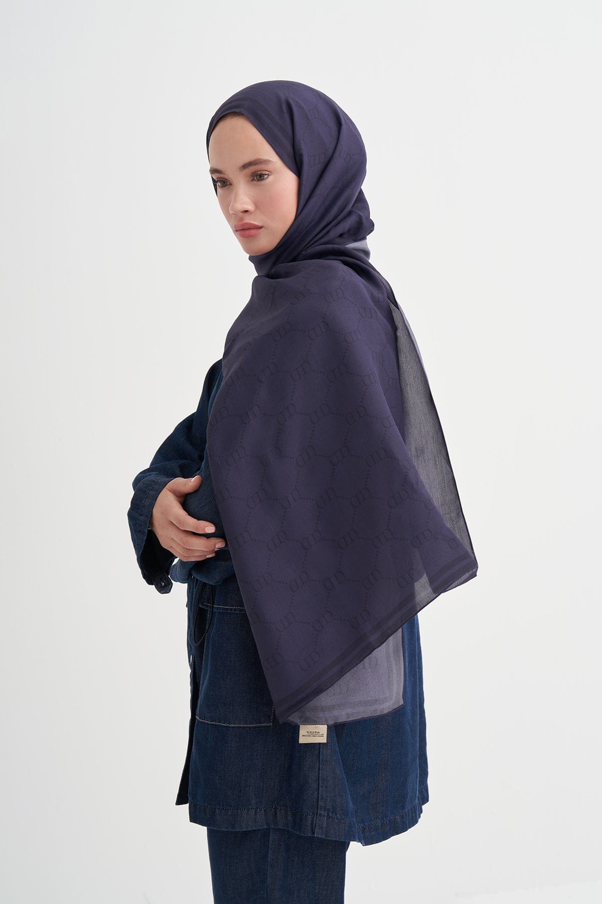 grace-monogram-viscose-scarf-purple-blue-3970_e9e35486-6883-411b-8a00-cfe10b503290.jpg