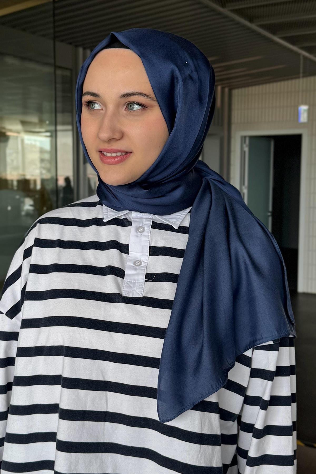 Hamide Coskun's Choice: Chantouk Reversible Silk Scarf Dark Navy