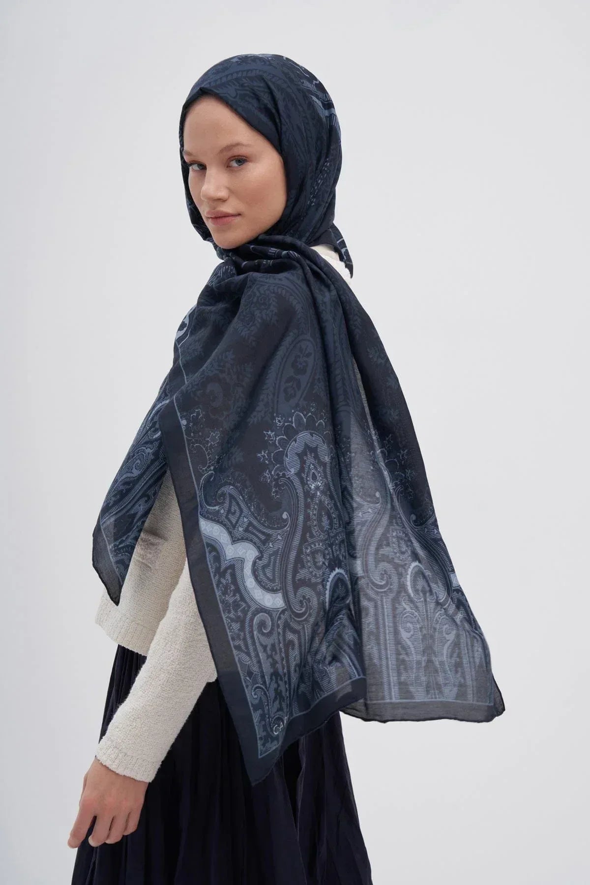 harmony-early-silk-scarf-midnight-blue-2767_c37905f9-7cc6-402b-914c-ff0debda19d0 - Carell Hijab