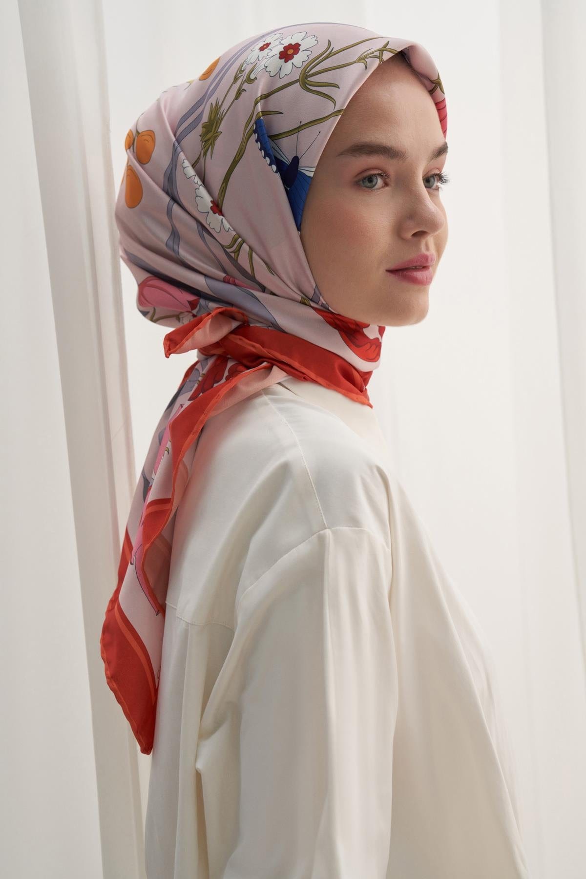 hera-flower-pattern-twill-square-scarf-1176.jpg