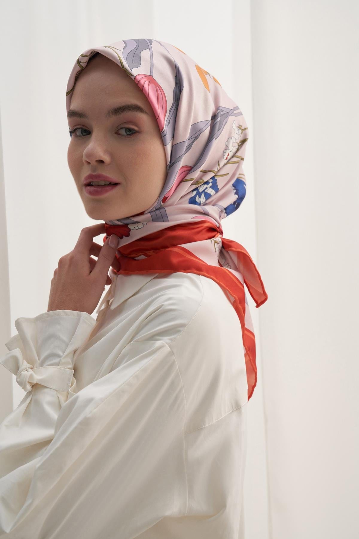 hera-flower-pattern-twill-square-scarf-1177.jpg