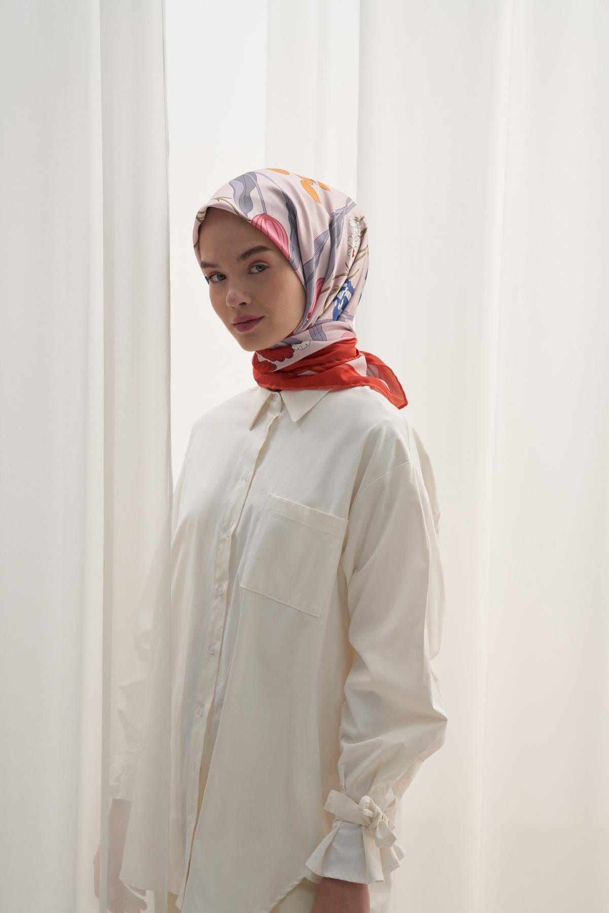 Hera Flower Pattern Twill Square Scarf