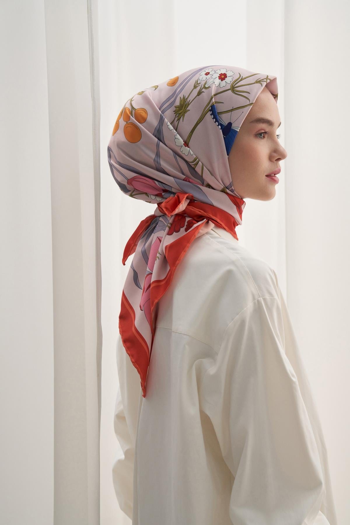 Hera Flower Pattern Twill Square Scarf