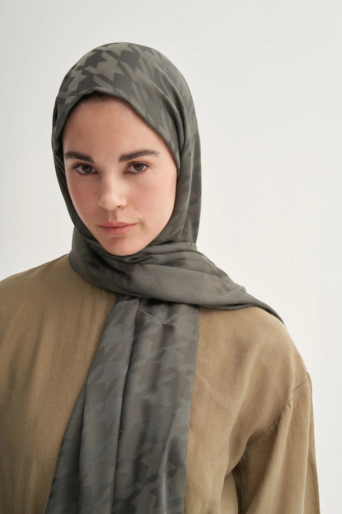 houndstooth-jacquard-italian-silk-scarf-army-green-3081.jpg