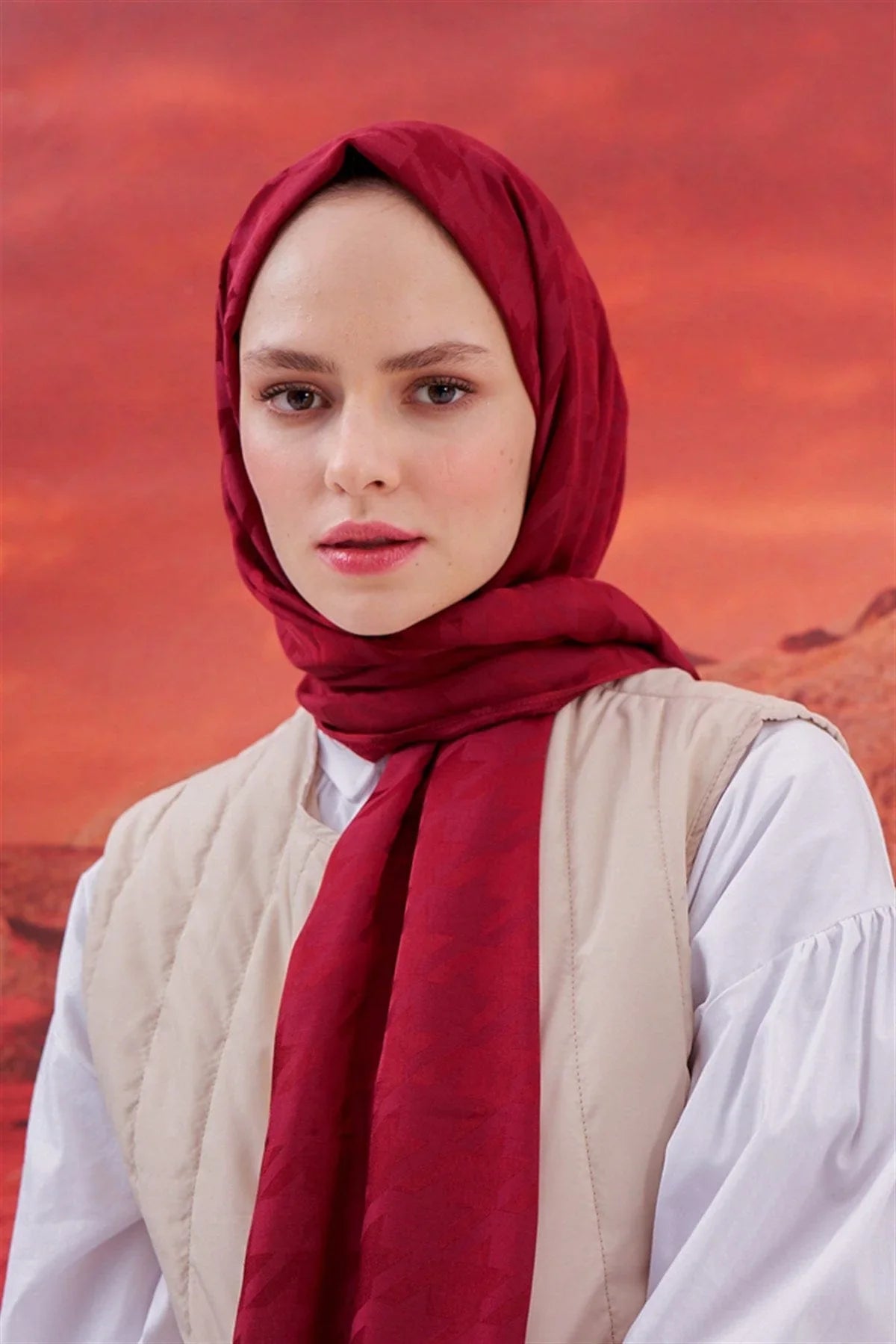 houndstooth-jacquard-italian-silk-scarf-burgundy-3065_e71f714f-1b93-4267-a0a5-7546c3e96ca2.jpg
