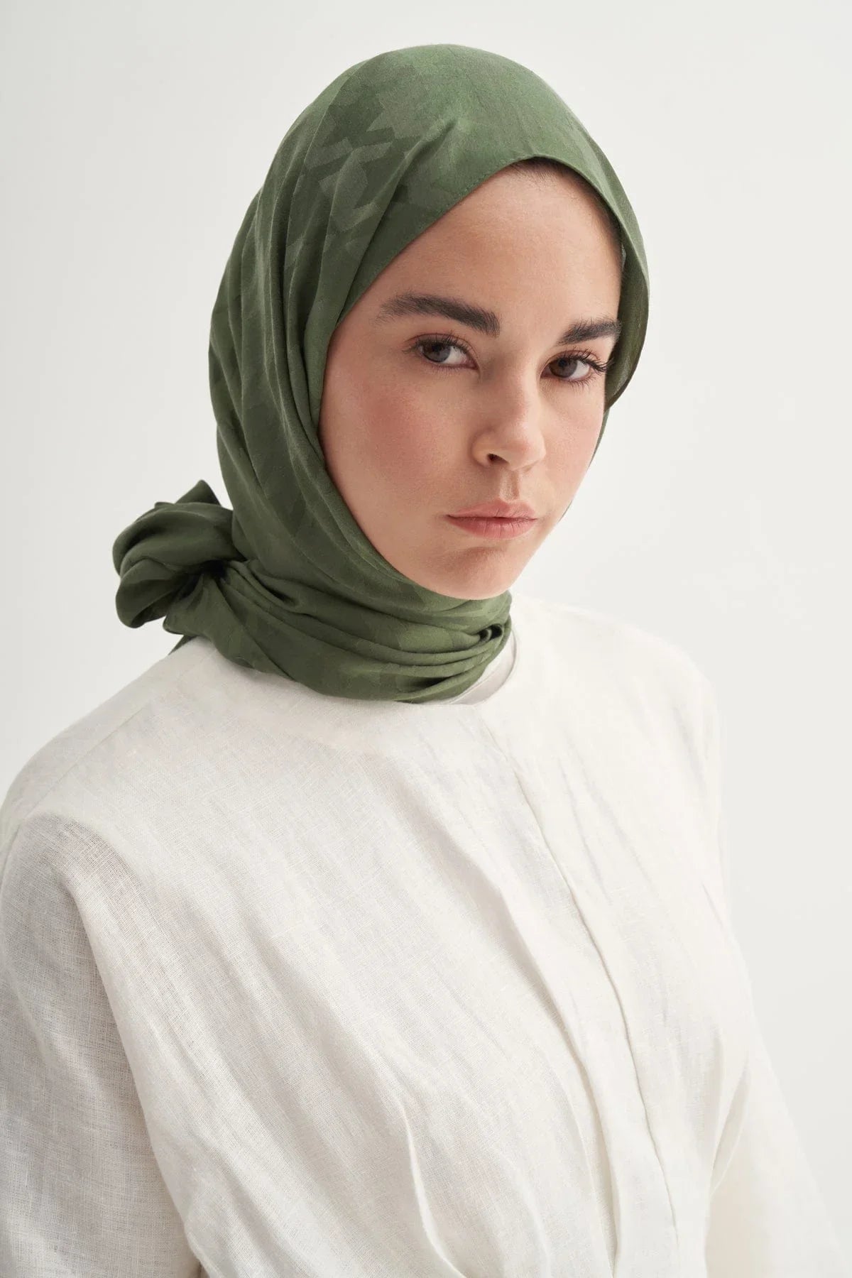 houndstooth-jacquard-italian-silk-scarf-evergreen-3086.jpg