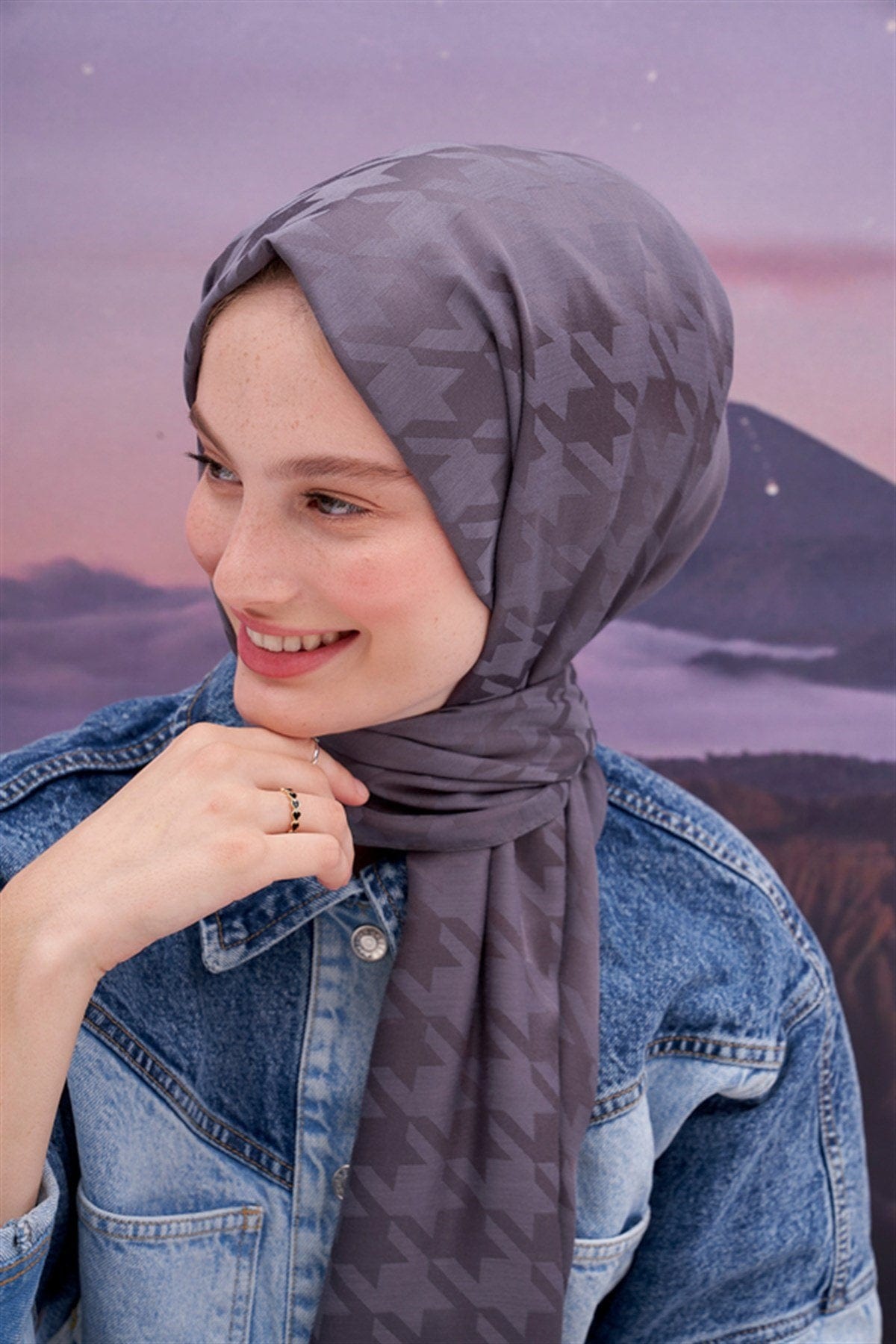 Houndstooth Jacquard Italian Silk Scarf Gray