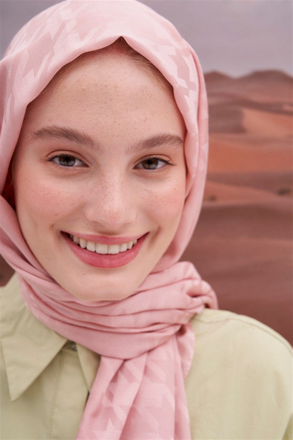Houndstooth Jacquard Italian Silk Scarf Powder Pink