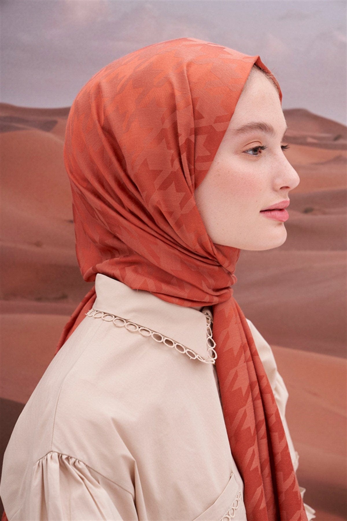 Houndstooth Jacquard Italian Silk Scarf Tile