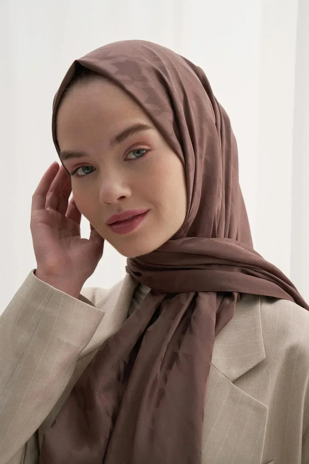 houndstooth-pattern-cotton-silk-scarf-soft-brown-4161_f29e962b-6f56-4dbf-93bb-98c3de2848b1 - Carell Hijab