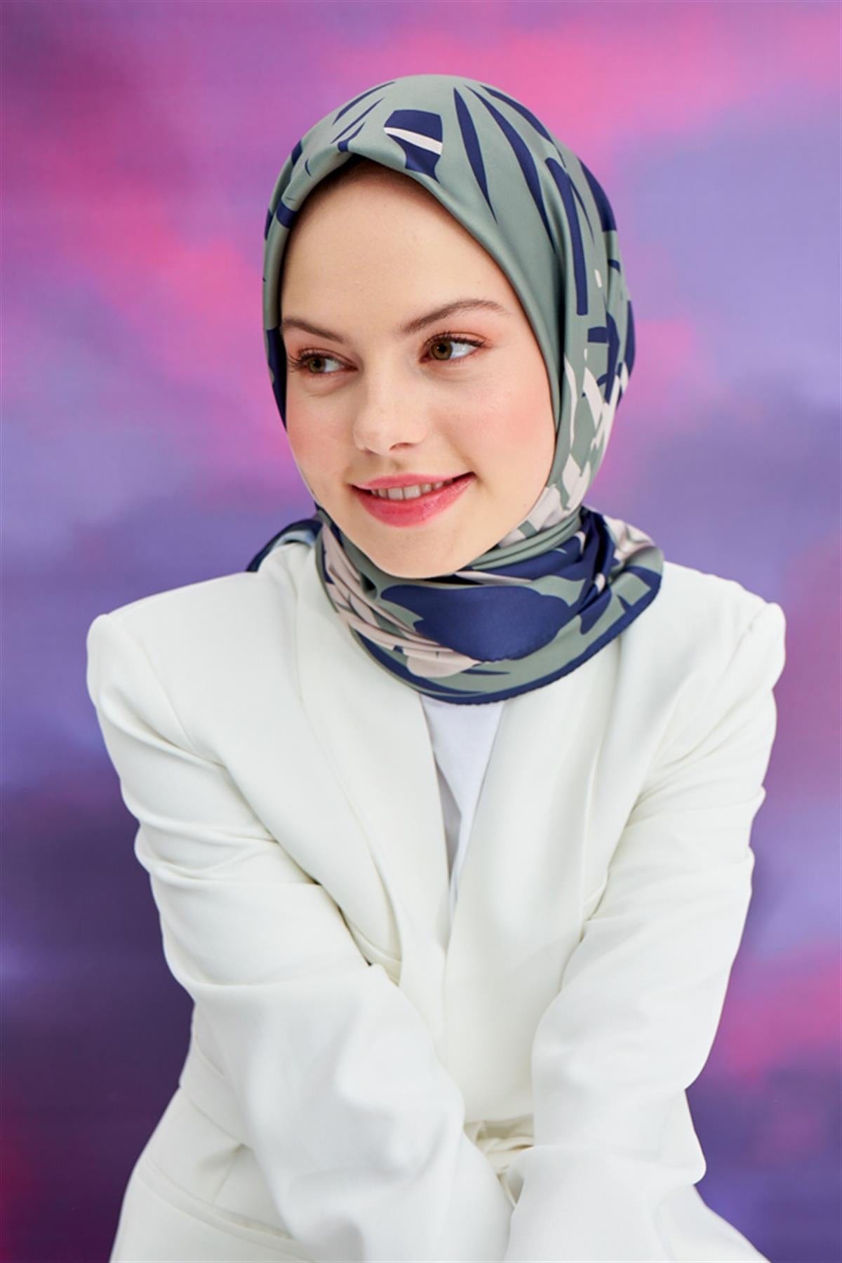 Isabel Pattern Twill Square Scarf Deep Blue