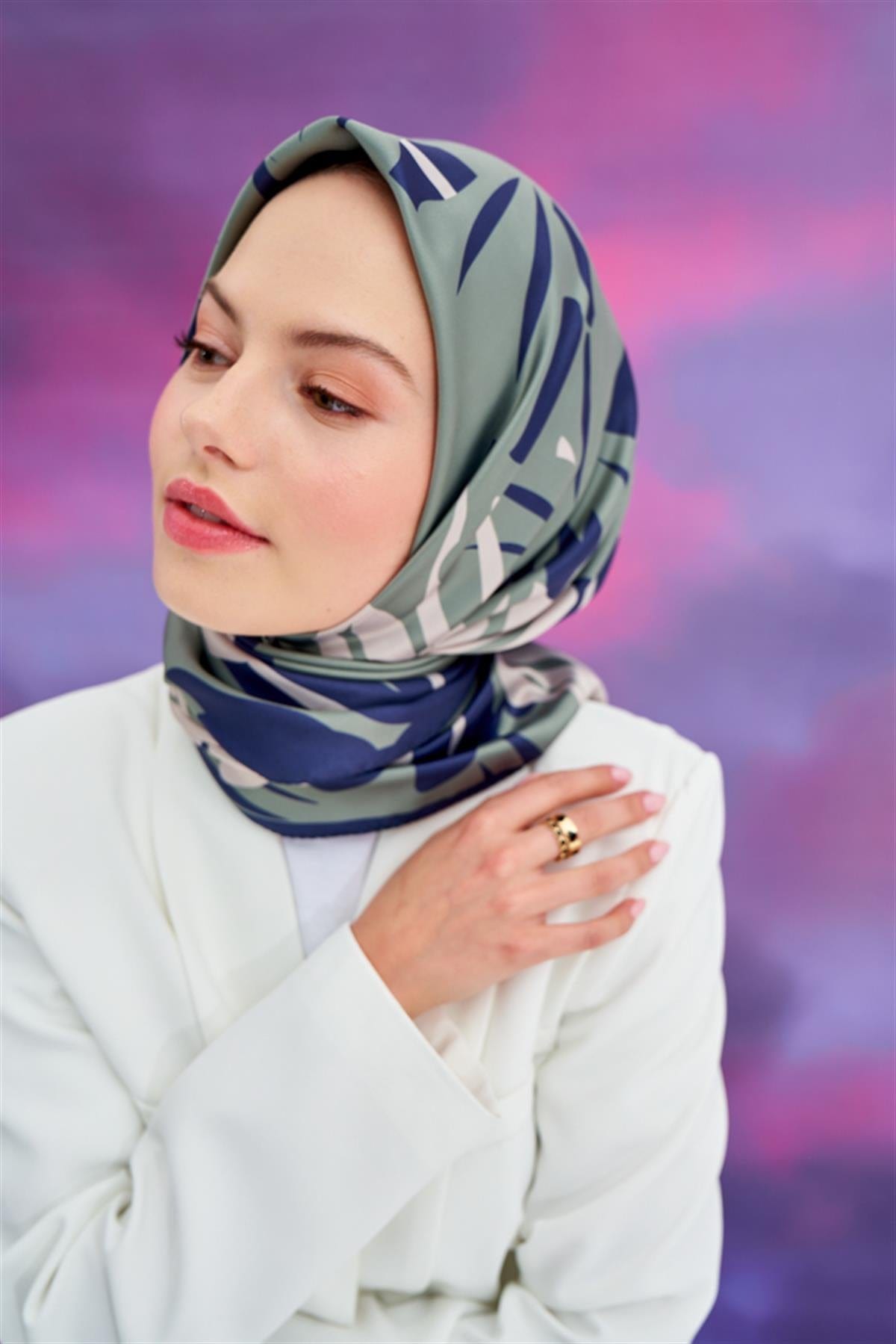 Isabel Pattern Twill Square Scarf Deep Blue