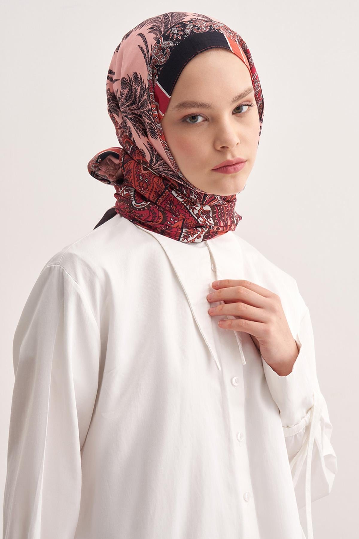 ivory-vela-viscose-scarf-coral-2308_fc06d786-4659-477d-b78f-bd3937d141c2.jpg