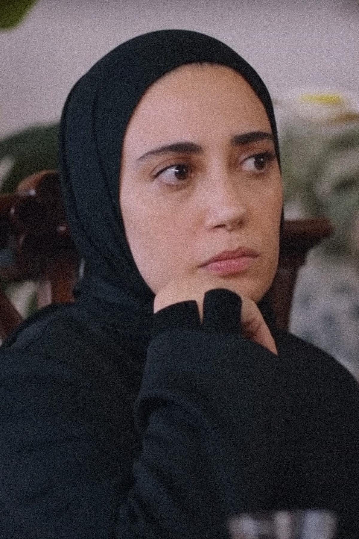Kızılcık Şerbeti Nursema’s Choice: Compact Soft Scarf Black
