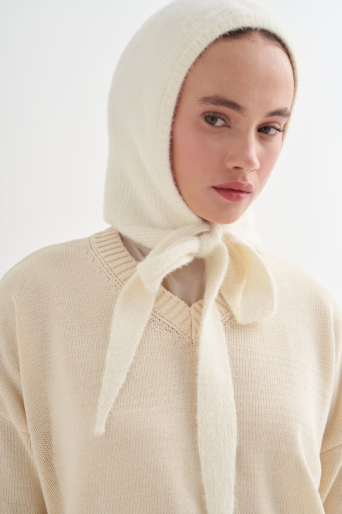 knit-balaclava-pearl-3868_c3ffe62e-42f8-41c7-b144-4d3737fc40c6.jpg