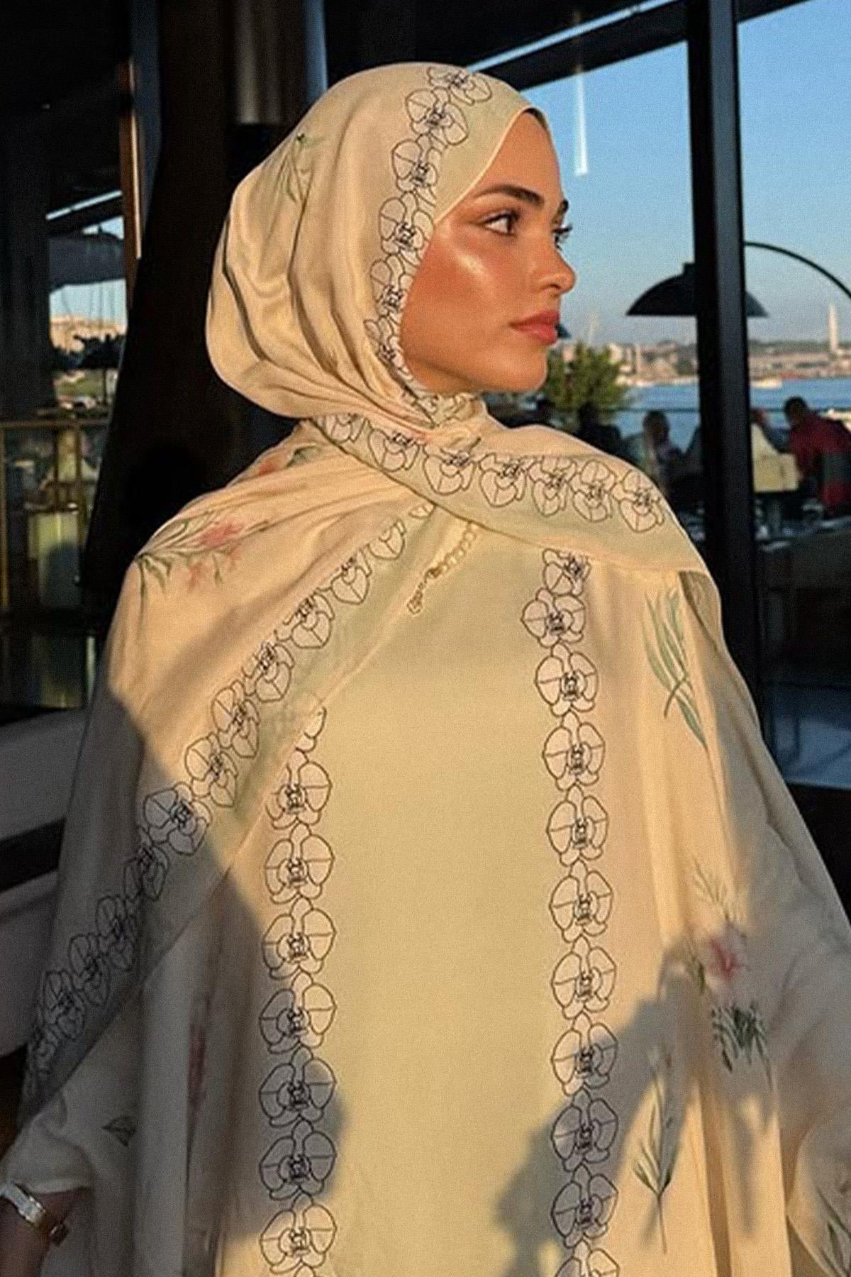 Kübra Koç's Choice: Rosmina Monogram Viscose Scarf Cream