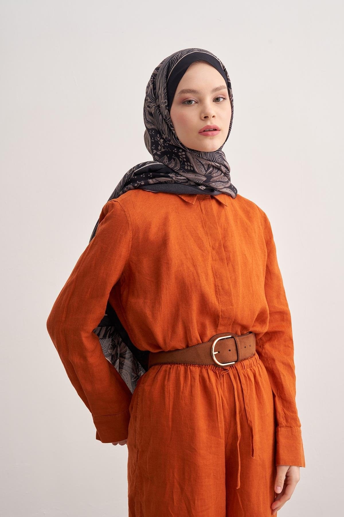 Lily Vela Viscose Scarf Black