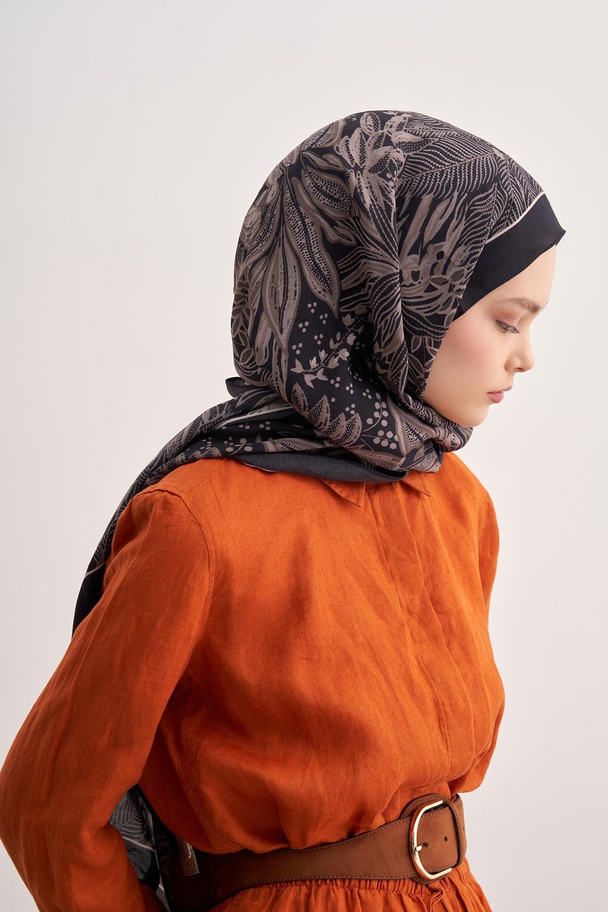 Lily Vela Viscose Scarf Black