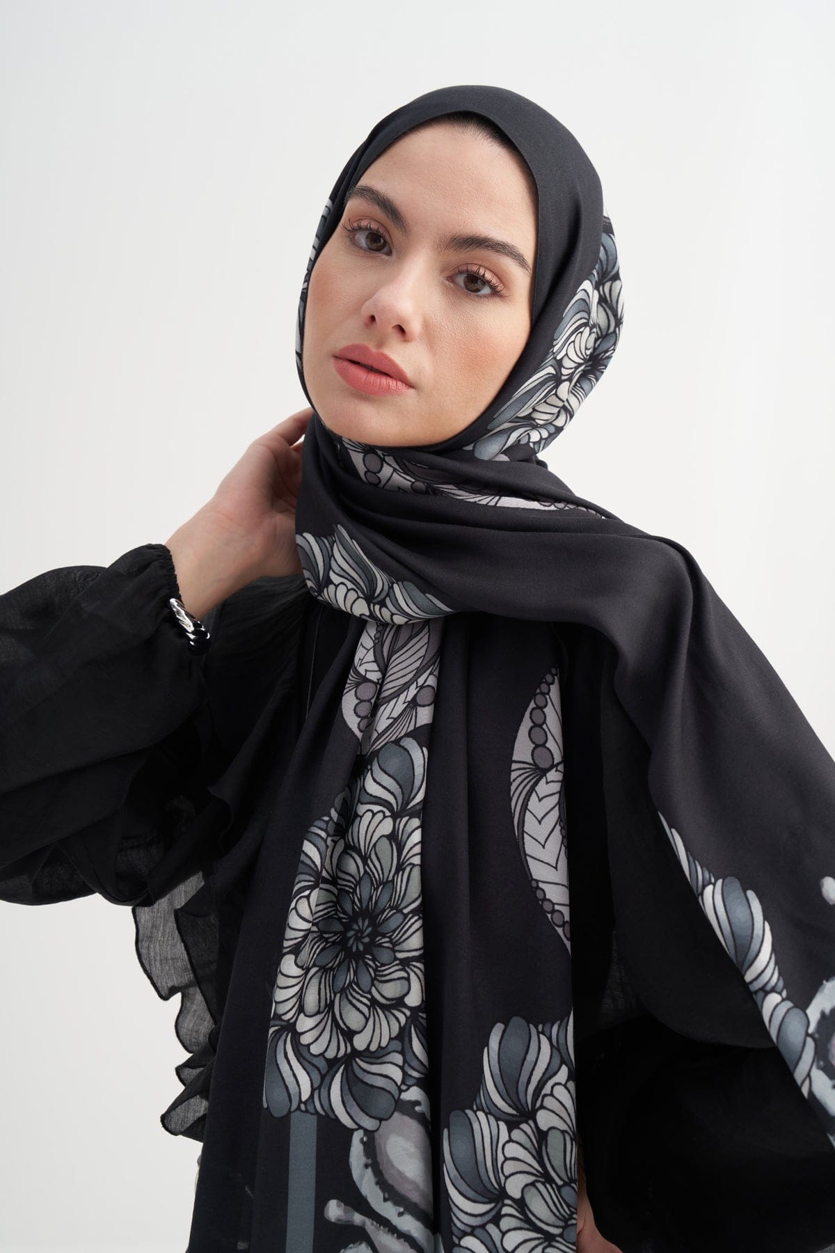 Lilya Incira Viscose Scarf Black