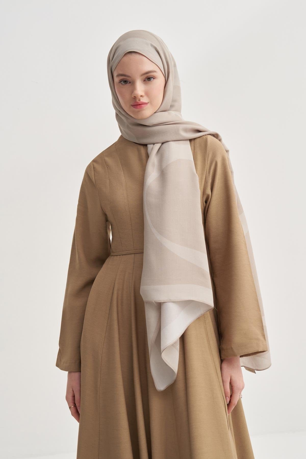 linea-monogram-viscose-scarf-latte-1491.jpg