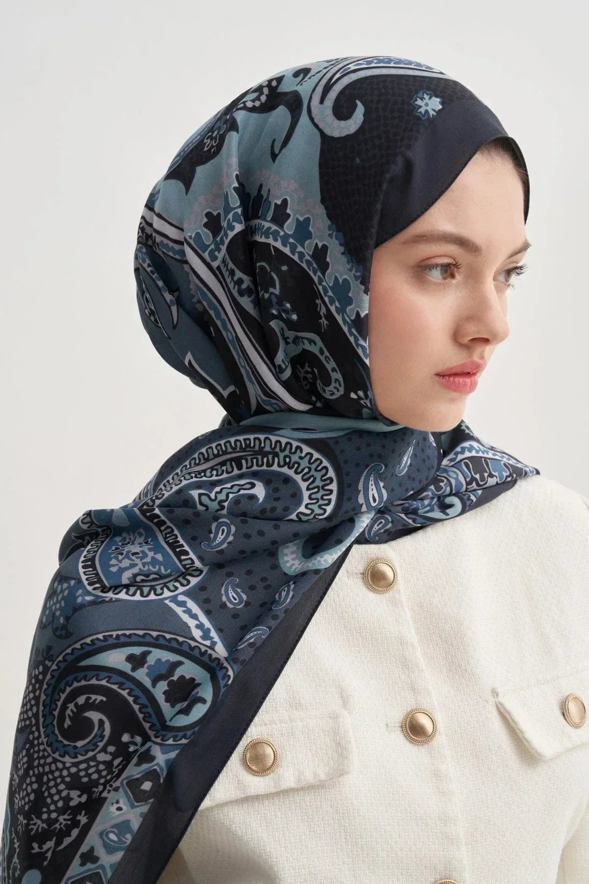 liora-nilla-cotton-scarf-deep-blue-3357_23691b1e-0b2e-4e6c-99aa-938393e5ae30 - Carell Hijab