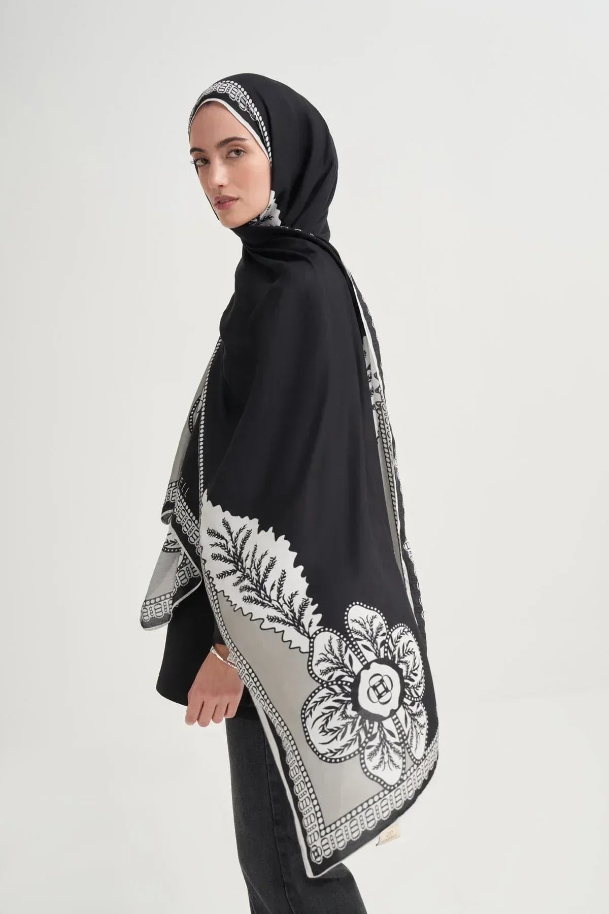 liva-incira-viscose-scarf-black-4400 - Carell Hijab