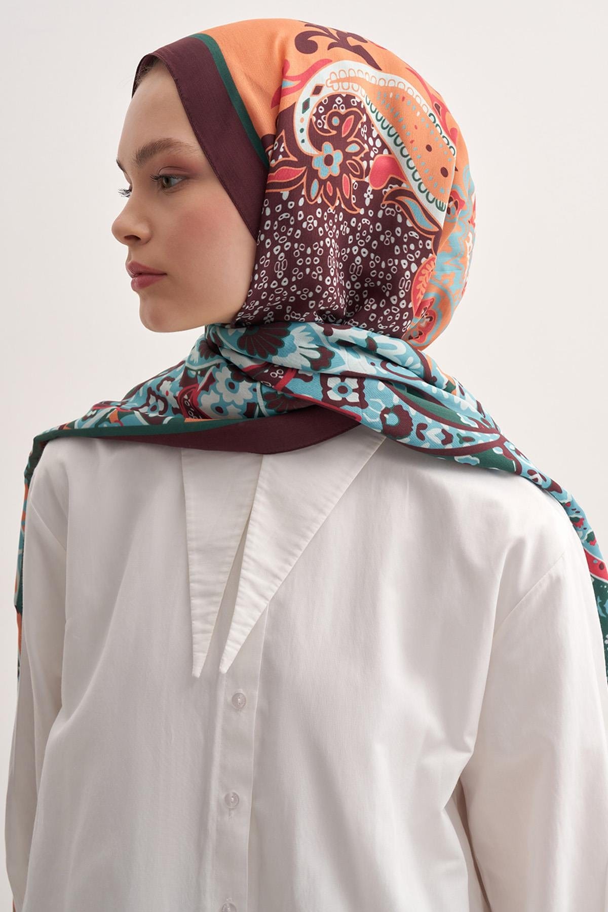 lune-vela-viscose-scarf-damson-2378_56ef579f-18a3-4b30-bc14-81b3b5c19211.jpg