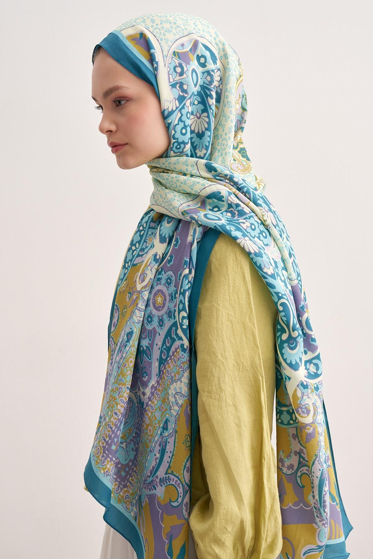 lune-vela-viscose-scarf-soft-blue-2386_8b32b843-0237-4eff-85a3-9e575aad31c3.jpg