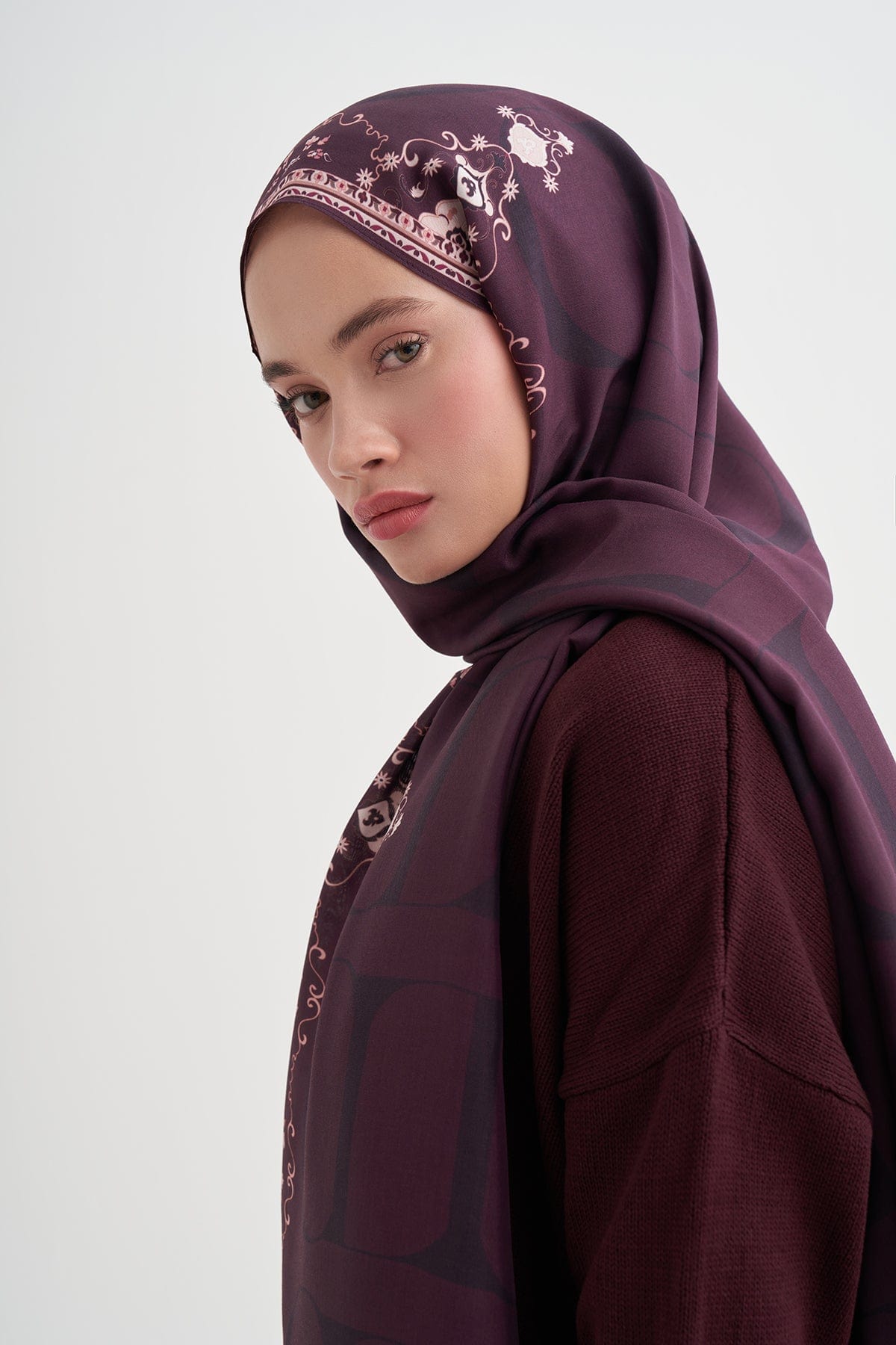 luxe-monogram-viscose-scarf-damson-3926_65d1386c-6452-4240-b8d4-219fc4a9f850.jpg