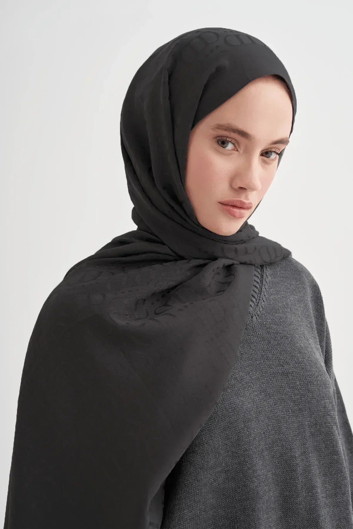 luxe-pattern-liora-cotton-scarf-dark-anthracite-5438 - Carell Hijab