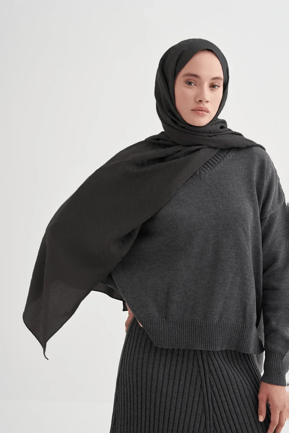 luxe-pattern-liora-cotton-scarf-dark-anthracite-5439 - Carell Hijab