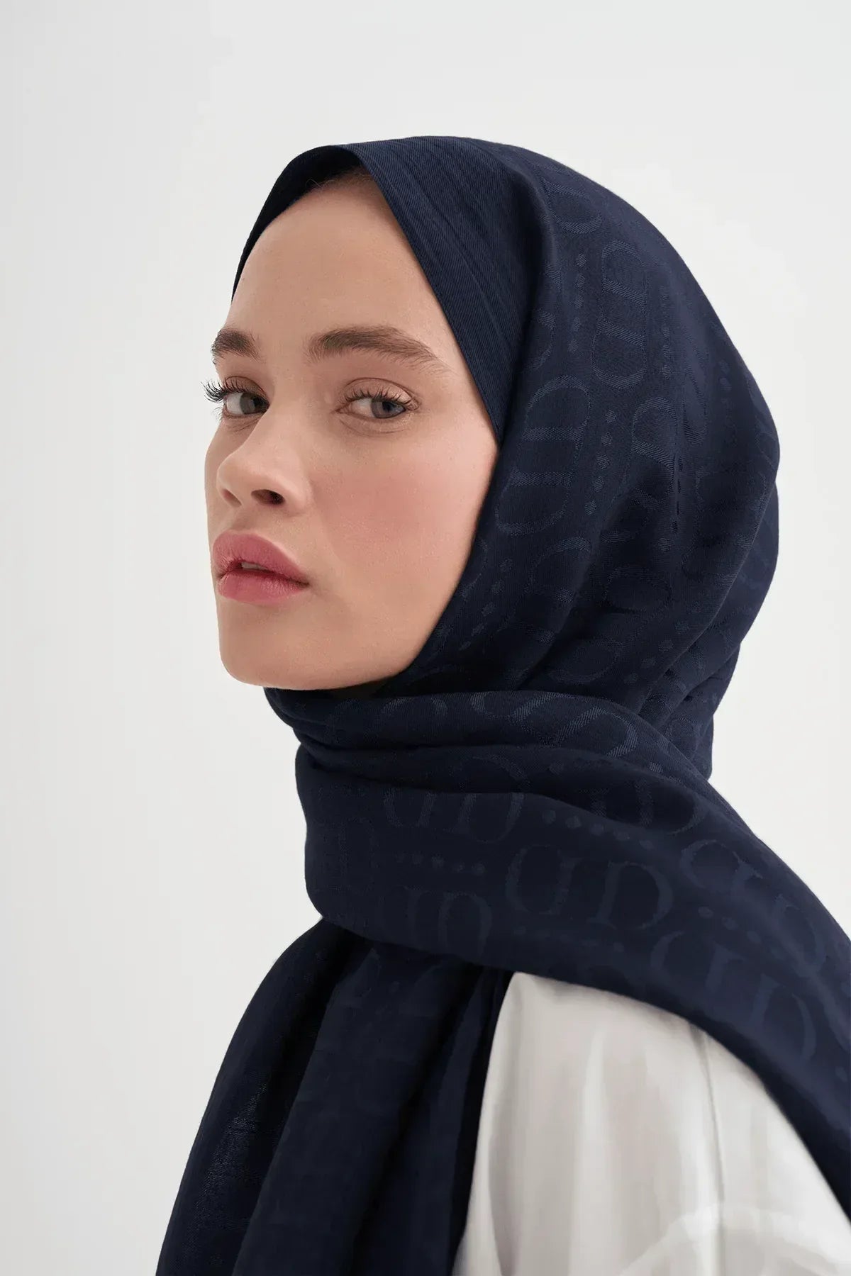 luxe-pattern-liora-cotton-scarf-dark-navy-5434 - Carell Hijab