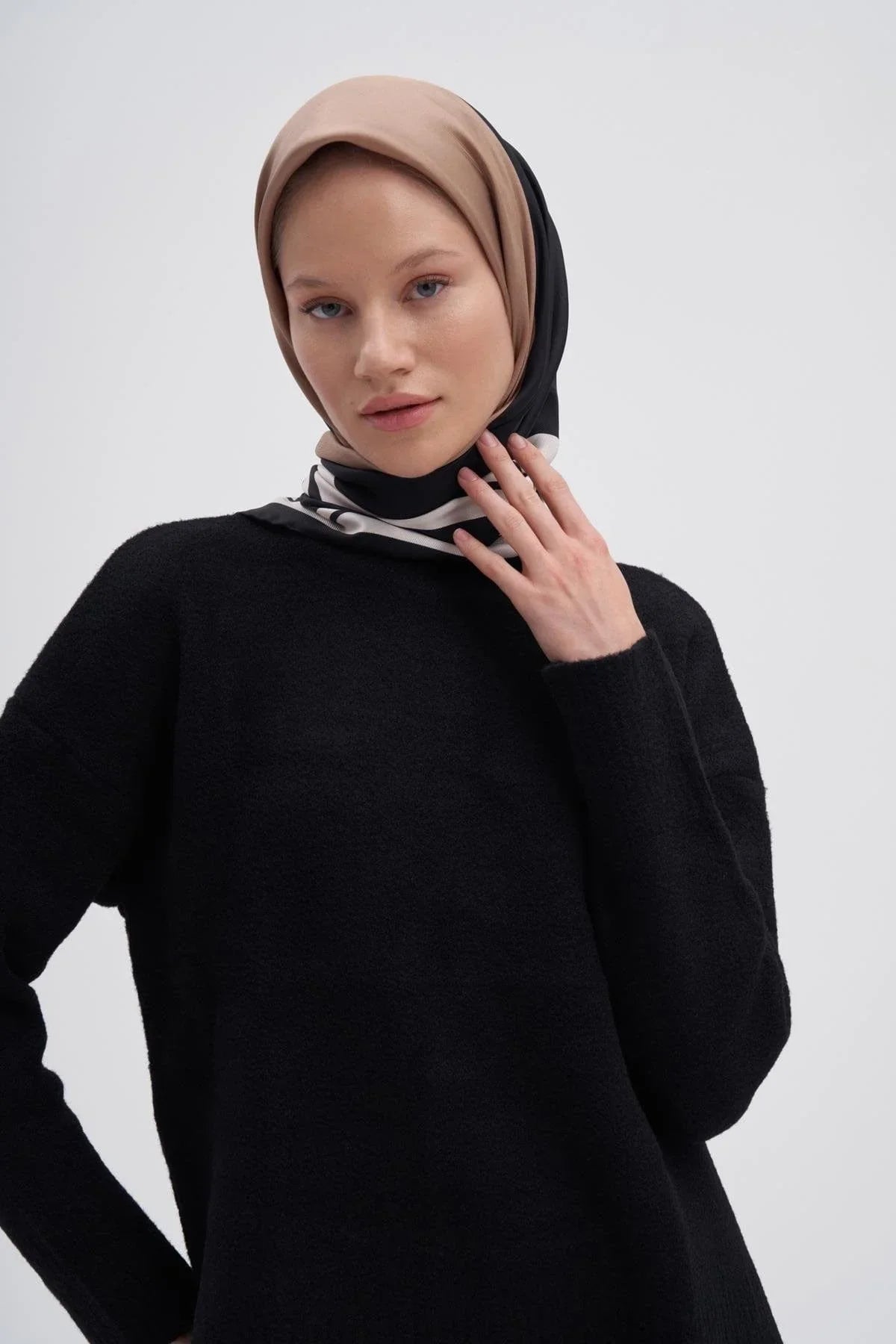 Manesa Vizon Mulbary Square Scarf