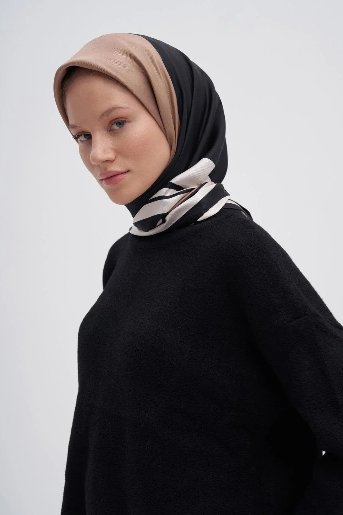 Manesa Vizon Mulbary Square Scarf