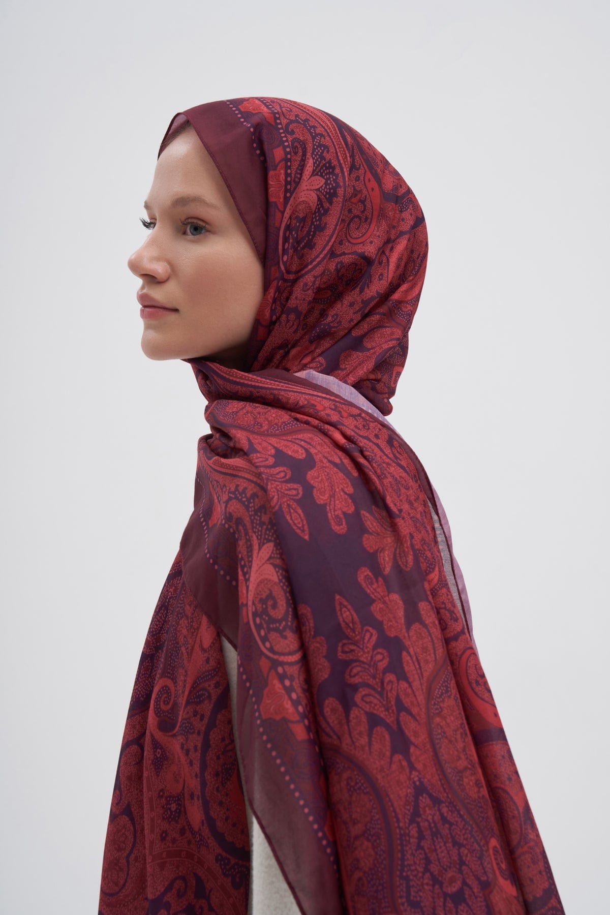 marni-nilla-cotton-scarf-burgundy-3533_f2e50ad6-42a6-4eee-89b8-3e431cd6bcba.jpg