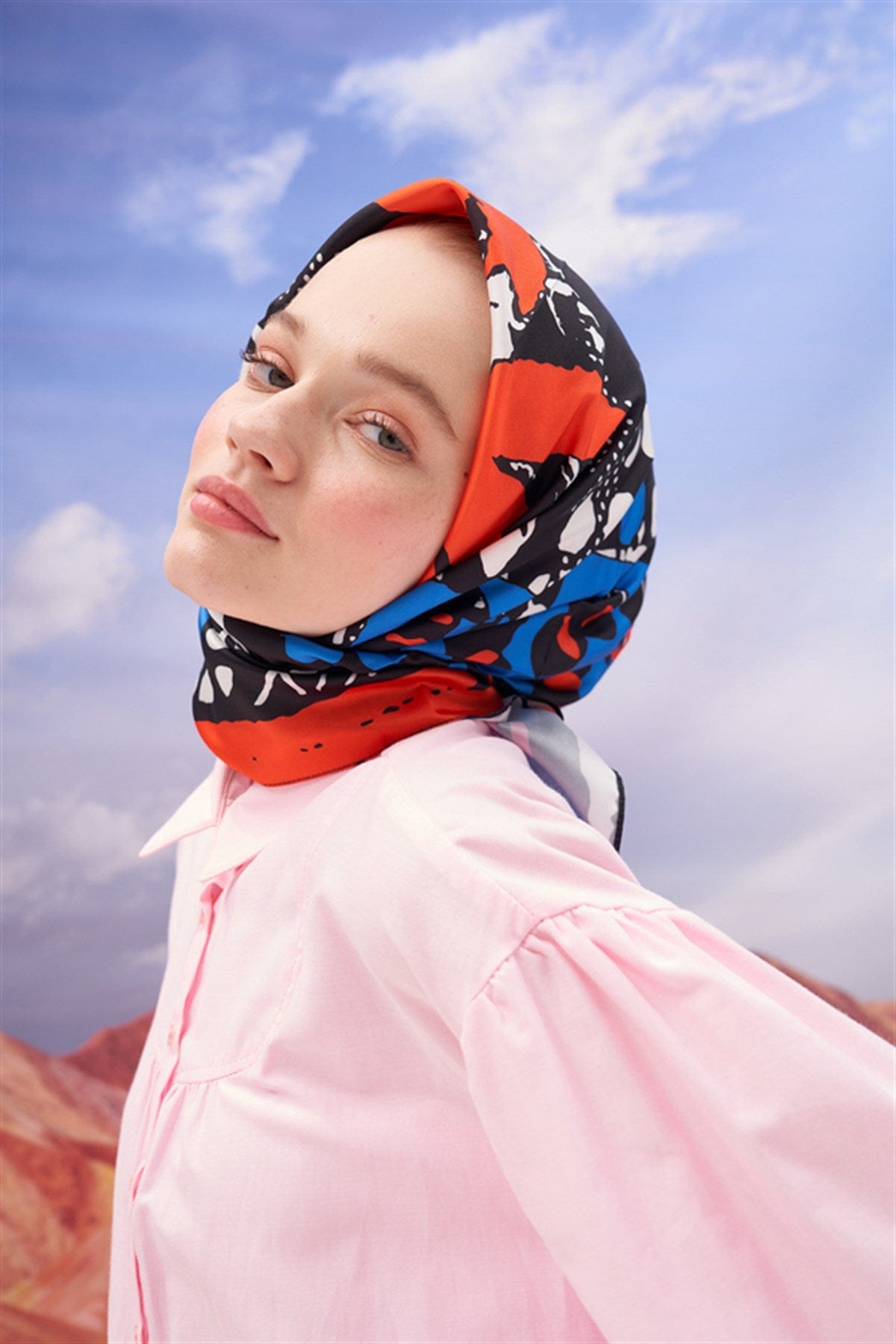 maxi-floral-pattern-twill-square-scarf-black-1909.jpg