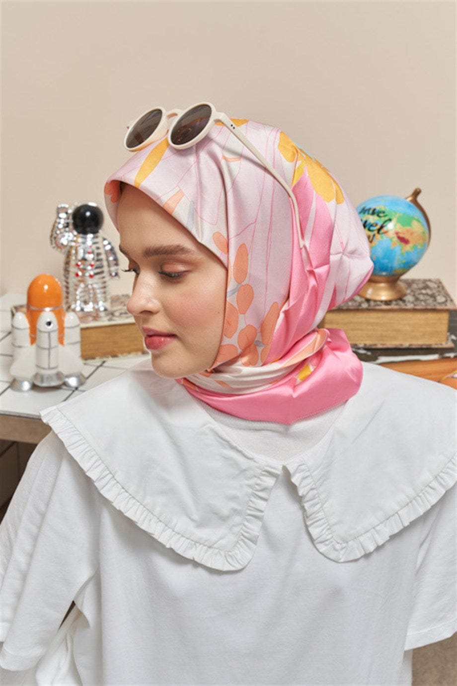 maxi-floral-pattern-twill-square-scarf-pink-1901.jpg