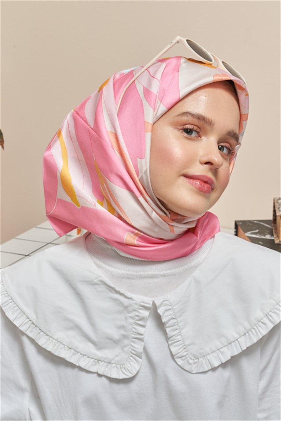 Maxi Floral Pattern Twill Square Scarf Pink
