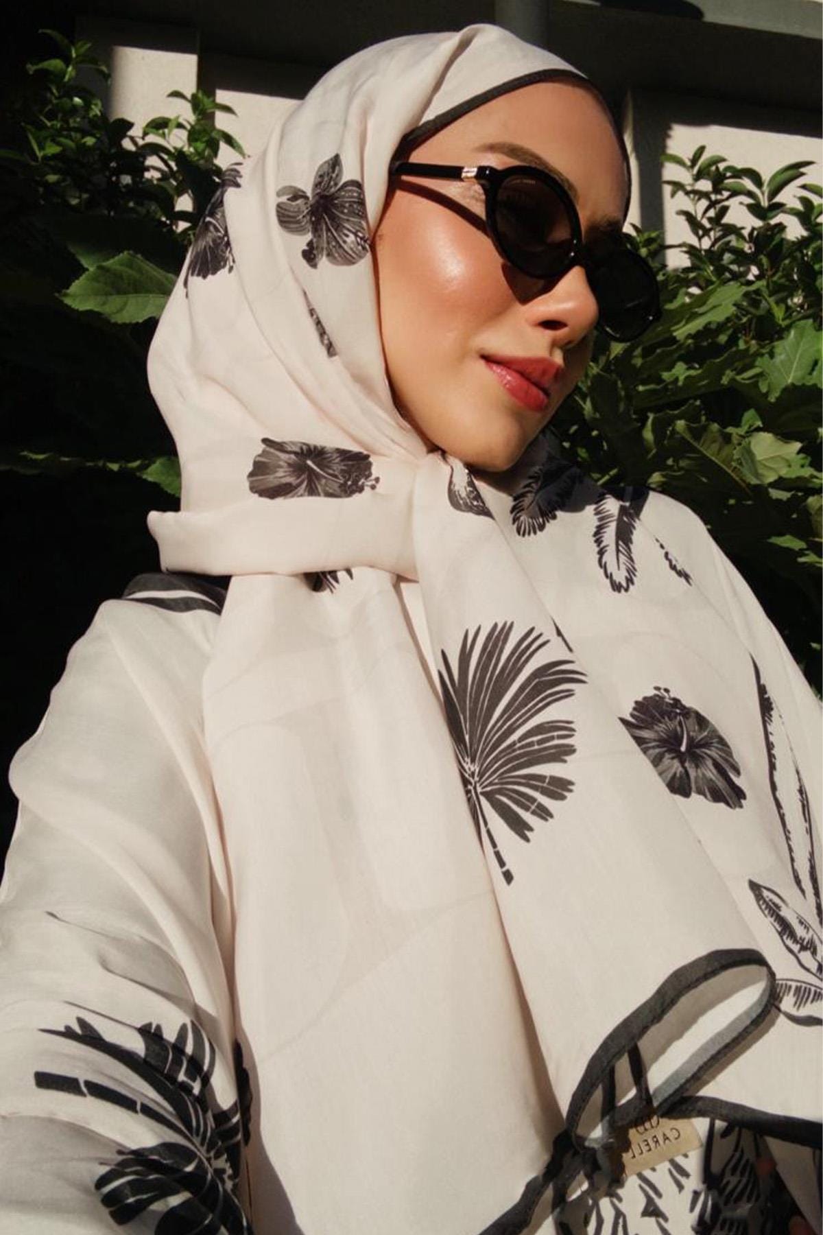Merve Aydın's Choice: Noir Floral Monogram Viscose Scarf Cream