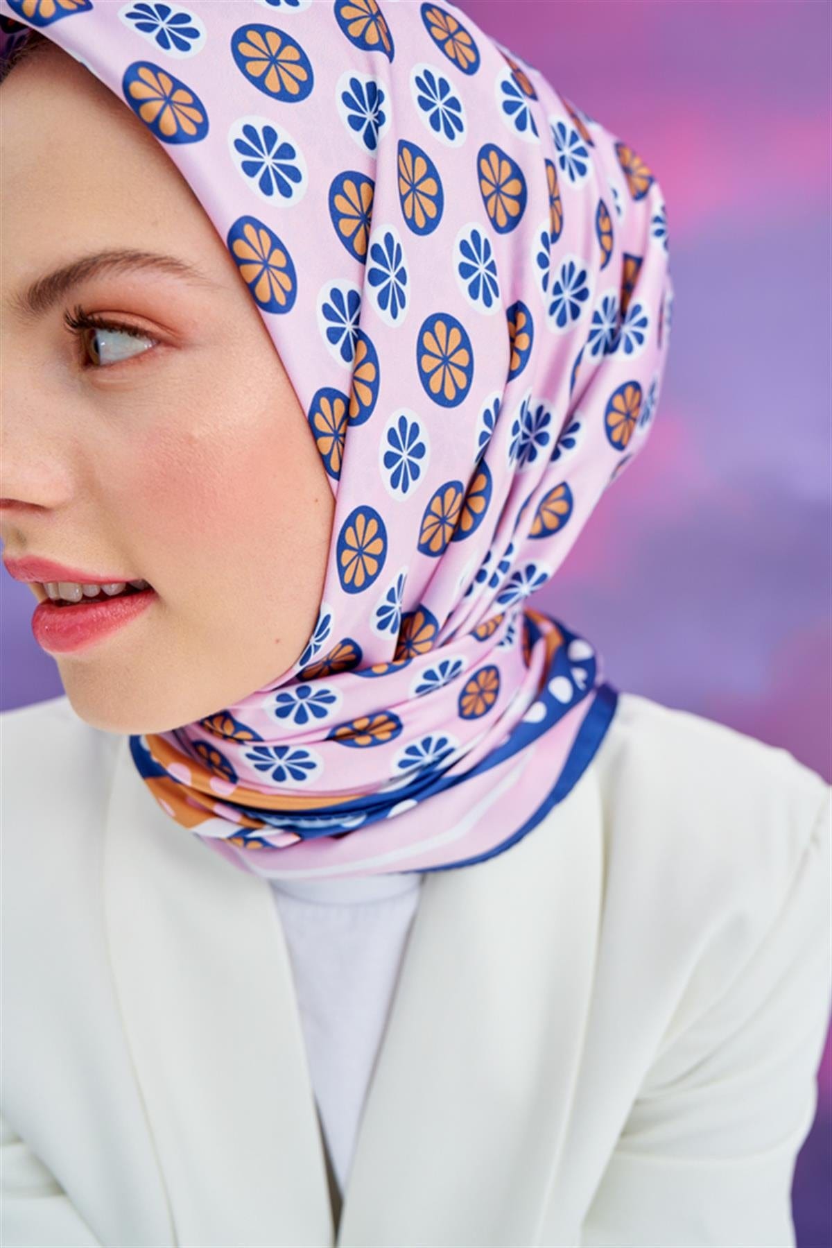 Mina Pattern Twill Square Scarf Pink