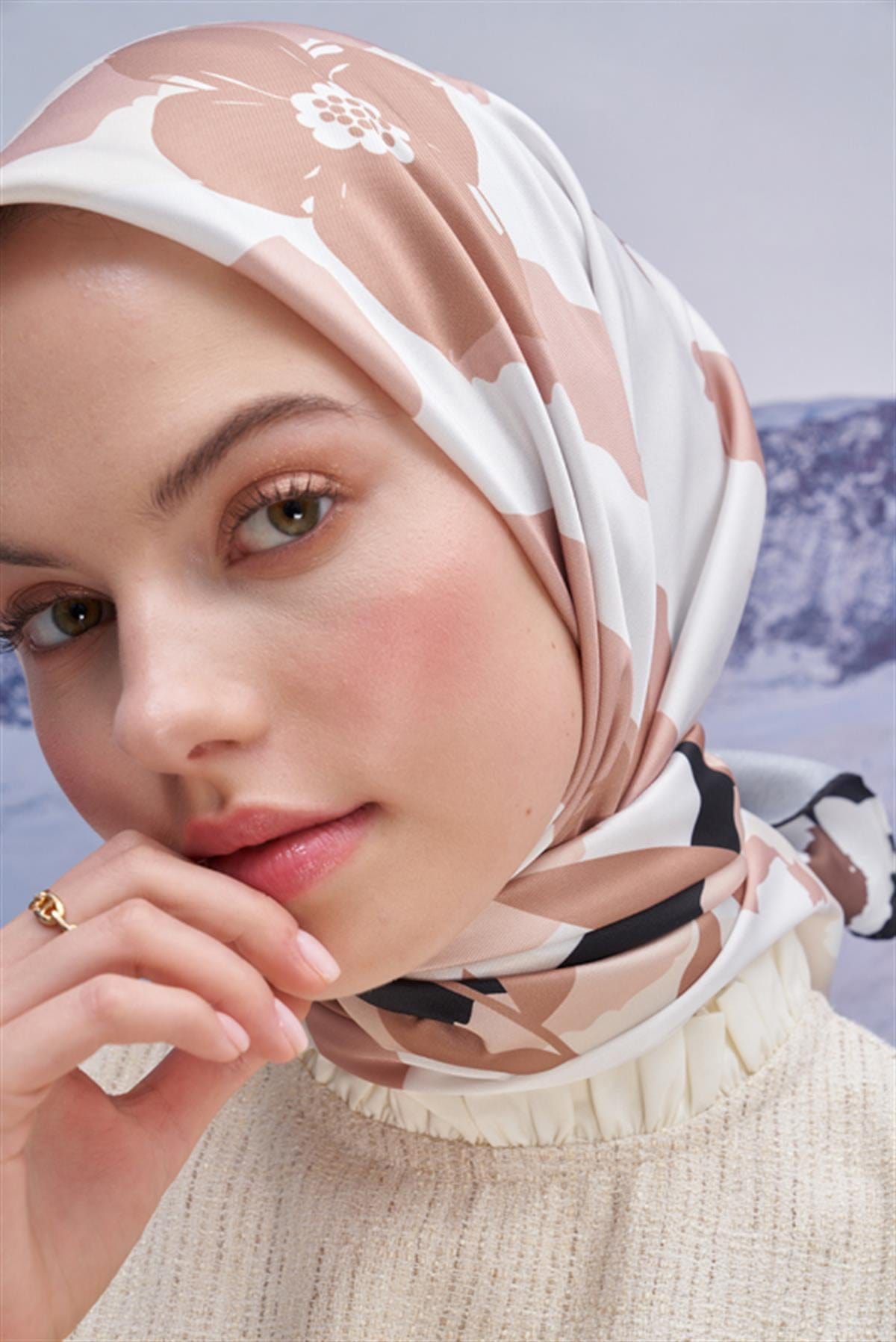 Mini Flowers Pattern Twill Square Scarf Beige