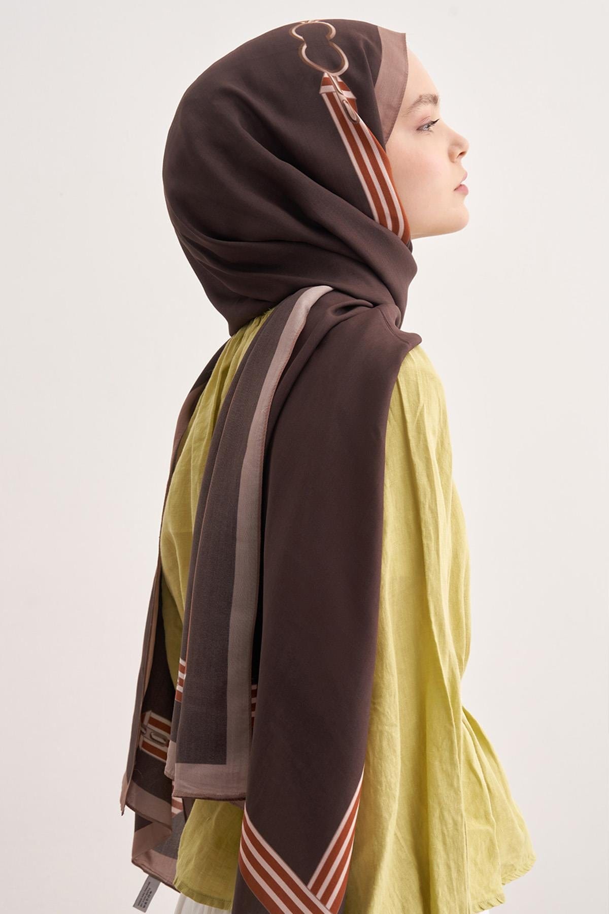 mono-monogram-viscose-scarf-brown-1514_a7f950e9-28e8-4e7b-91c4-3be28142be72.jpg