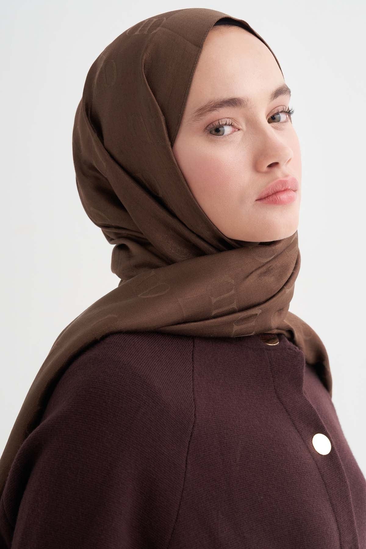 monogram-pattern-liora-cotton-scarf-milk-coffee-3686_141bd817-ff5b-4e7b-96bf-ec284ab63532.jpg