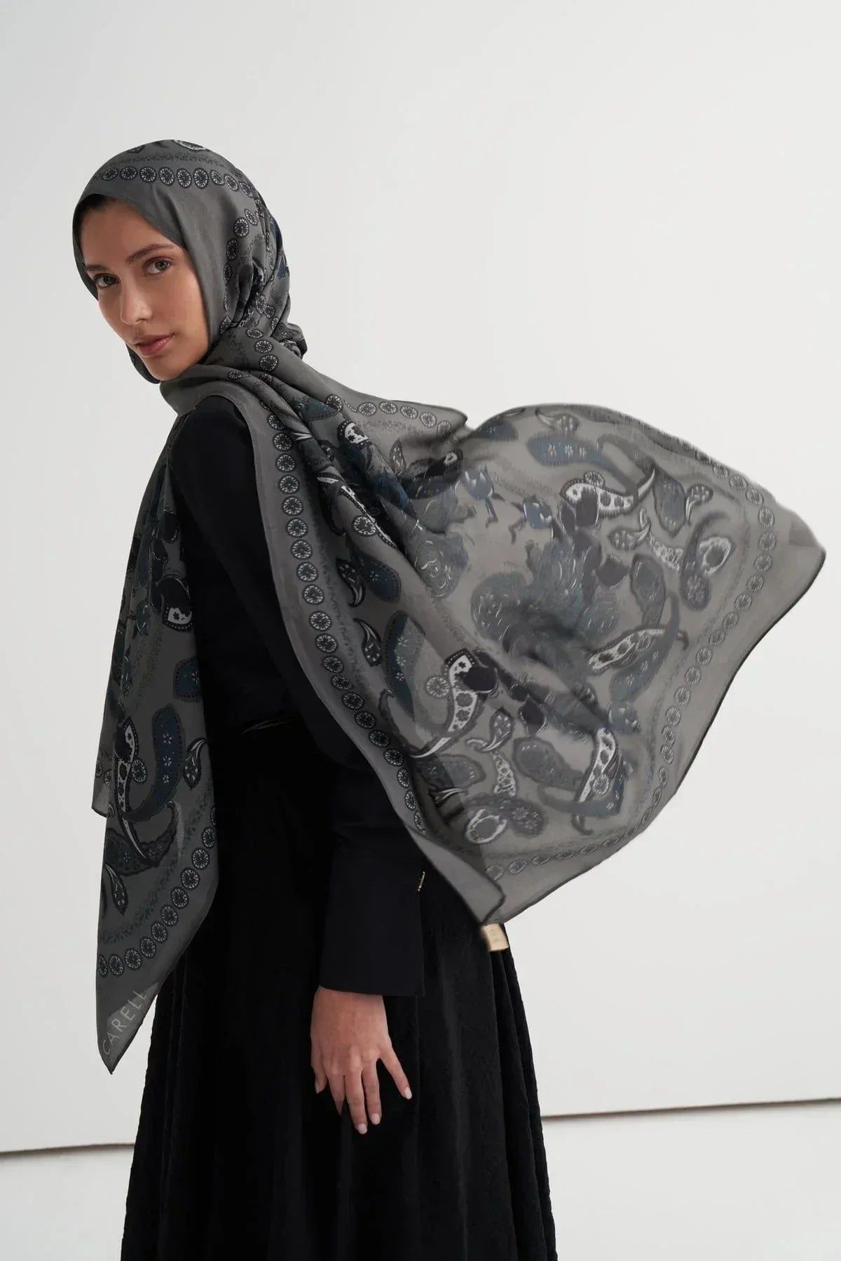 moon-monogram-viscose-scarf-anthracite-5377_f8b606e9-57cf-4293-99f7-92cf1f1366cf - Carell Hijab