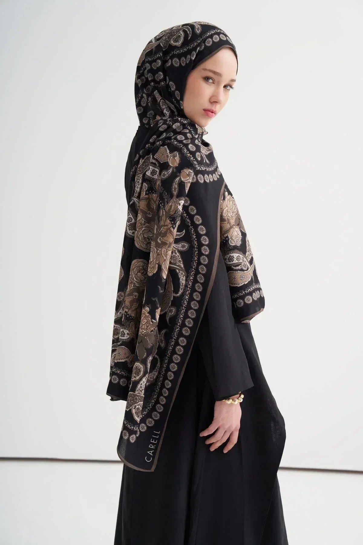 moon-monogram-viscose-scarf-beige-5361_9a3826d6-e3fd-4a6c-8c32-8bc7829e5be7 - Carell Hijab