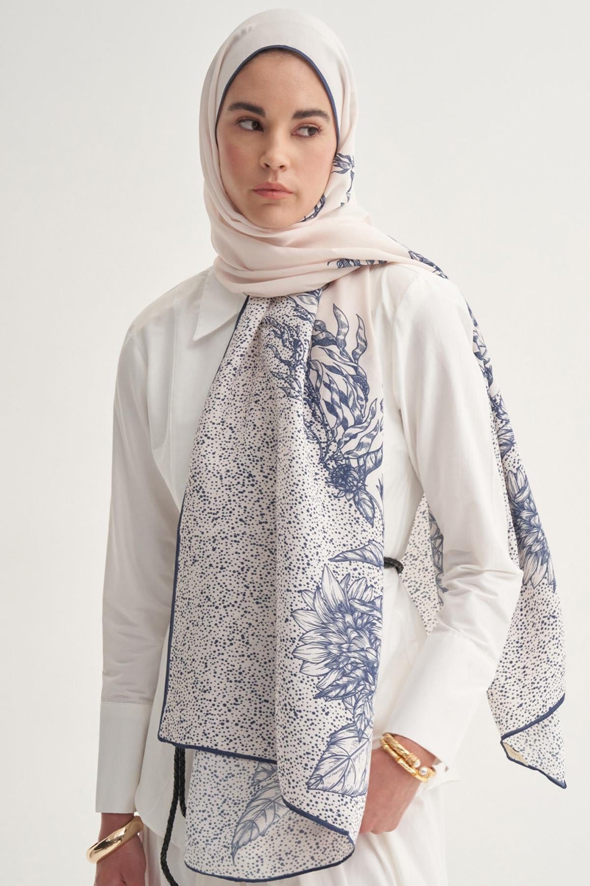 navy-monogram-viscose-scarf-cream-1387.jpg