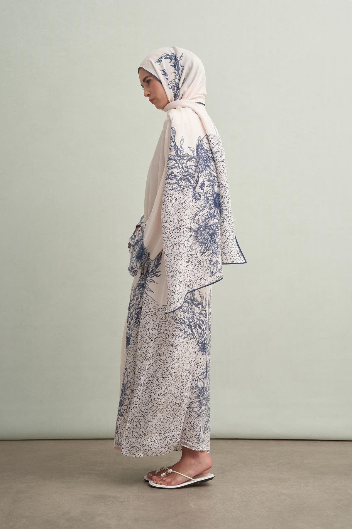 navy-viscose-abaya-cream-333.jpg